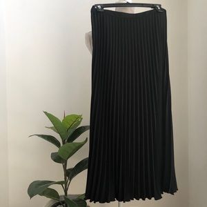 H&M Black Midi Skirt